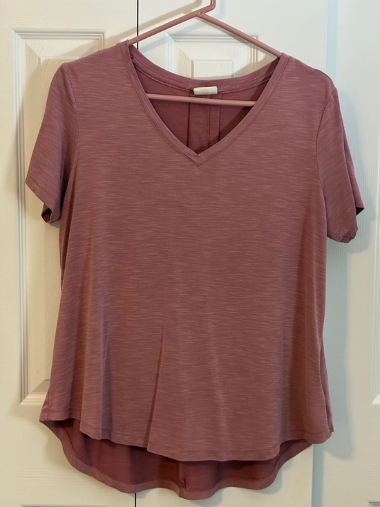 Mod Ref Tops - MOD REF Women’s V Neck Short Sleeve Flowing Mauve T Shirt- Size Large